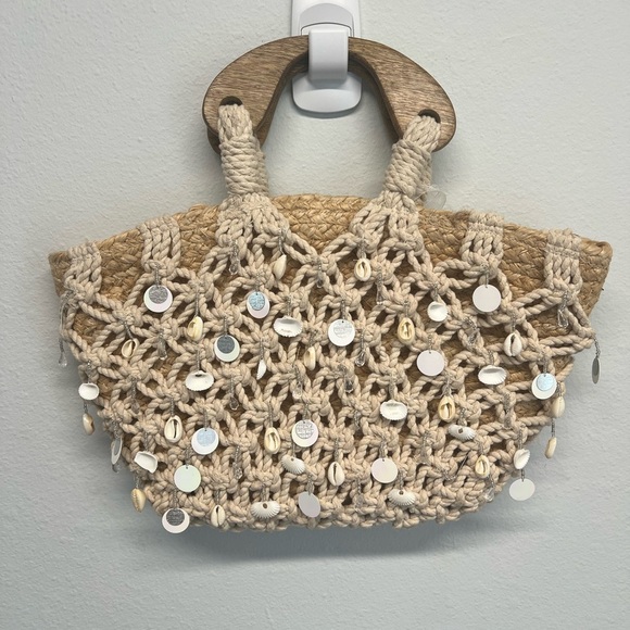 Made In India | Beaded/Seashell Hand-Tote Bag 🐚 - Picture 1 of 7